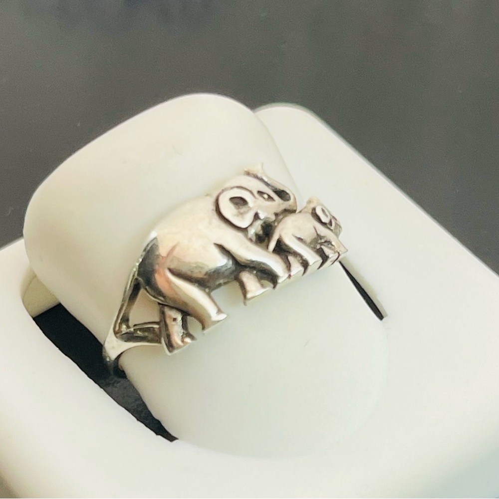 Solid 925 Silver Elephant Ring Size 6 - image 2